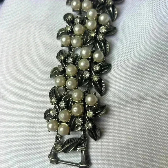 Vintage Florenza Juliana D&E Delizza & Elster Bracelet pearls and Rhinestones - Picture 4 of 7